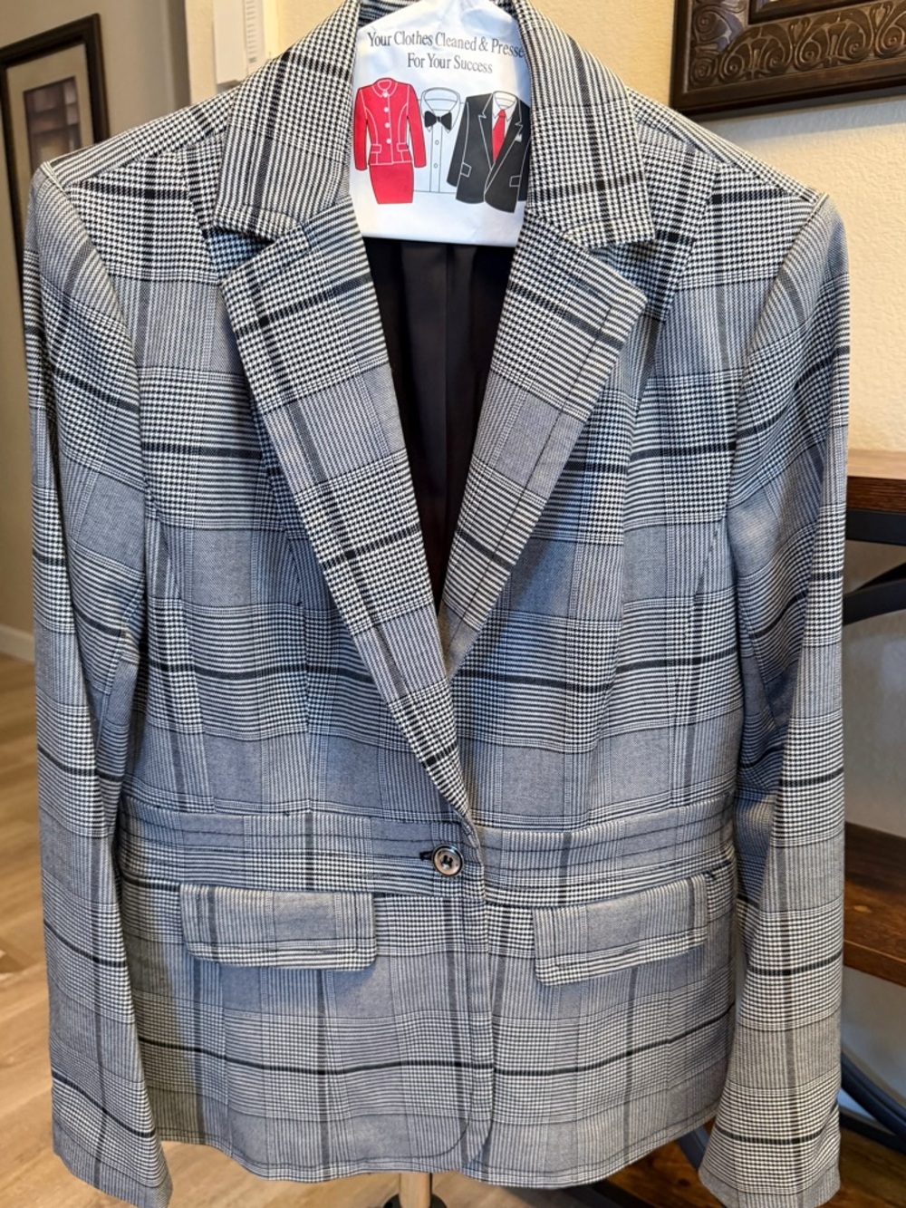 York & Company 7th Avenue Design Studio Women's Blazer - Size 6